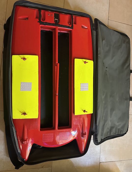 Продавам лодка MicroCat MK II