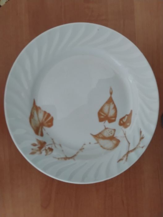 Порцеланови чинии