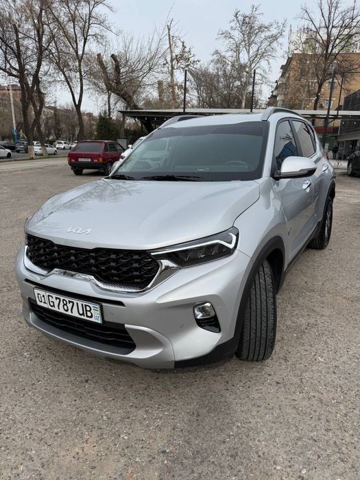 Продается KIA Sonet 2024, фулл, 16000 км, краска чистая 100%,тонировка