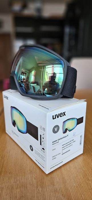 Каска за ски и очила