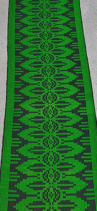 Ръчно тъкани черги с фолклорни мотиви