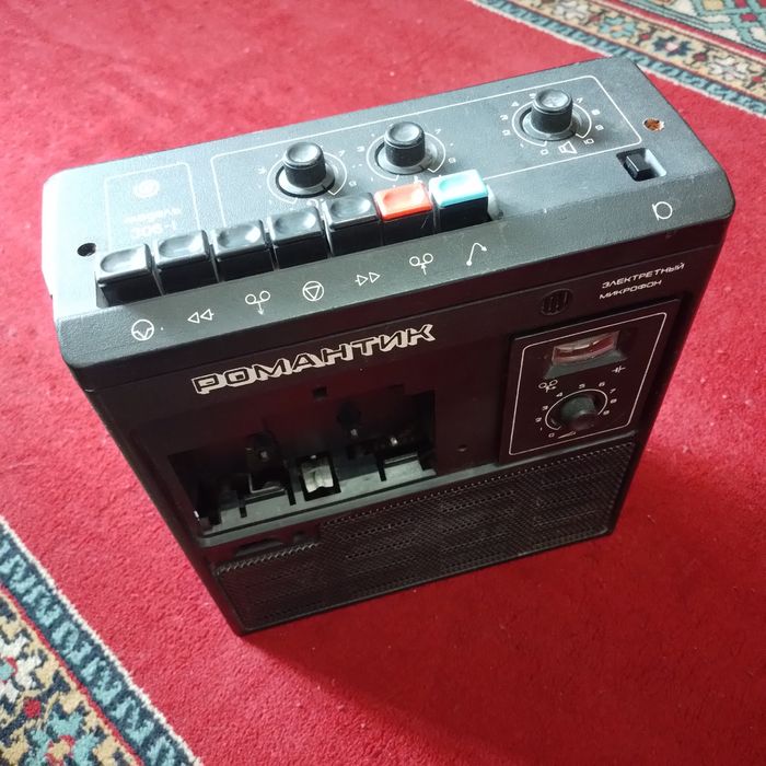 Продаю магнитофон Романтик 306-1