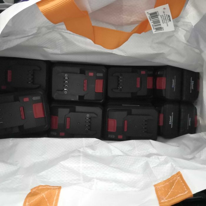 Vând  acumulatori parkside