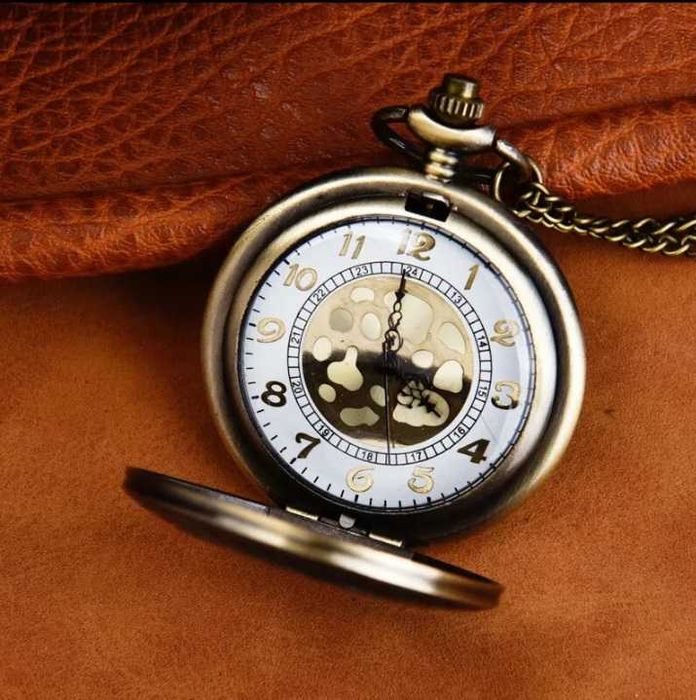 Кварцевые карманные часы