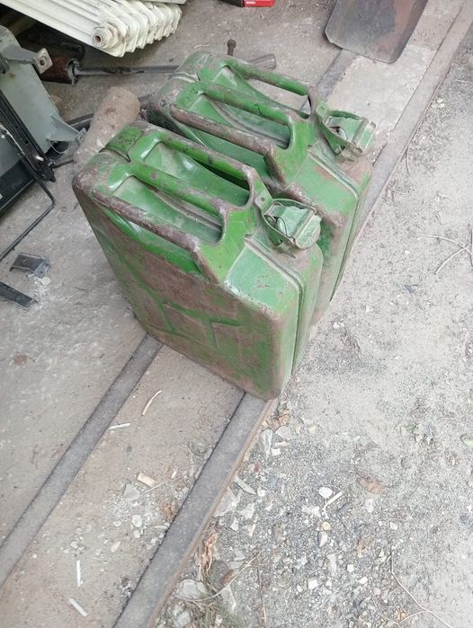 Продам канистры для бензина