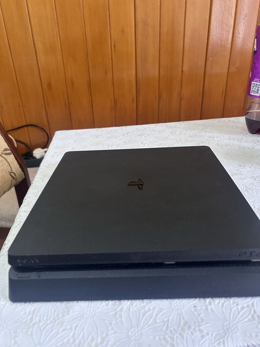 Vand ps 4 in stare buna