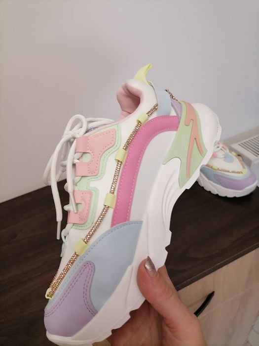 Многоцветни дамски маратонки