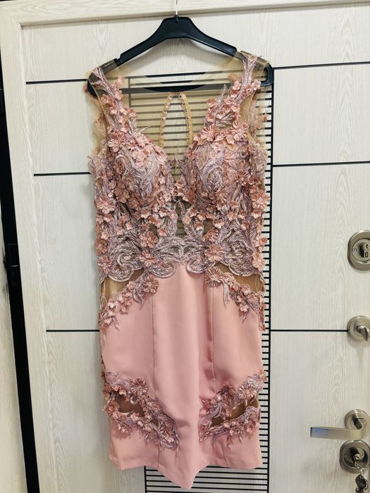 Официална рокля с 3D цветя