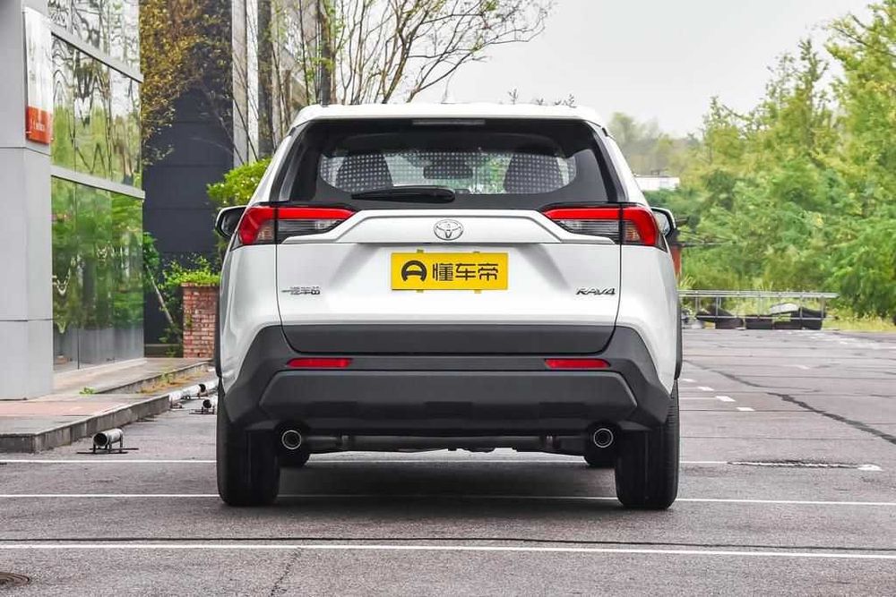 Продам новый Тойота РАФ4 май 2025г.