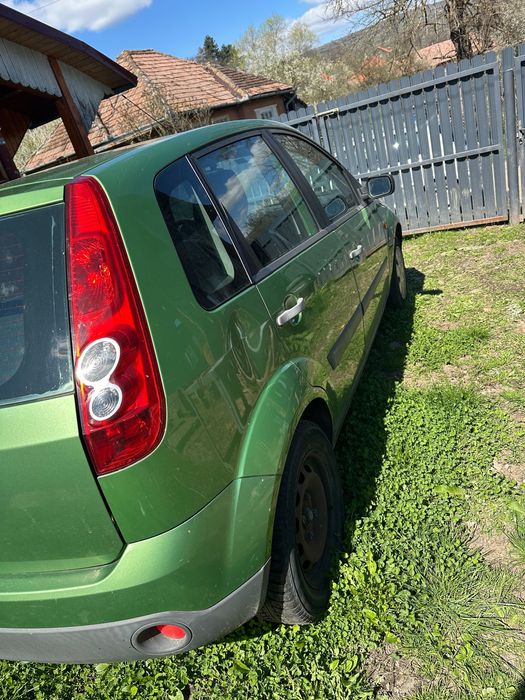 Ford Fiesta 1.3 benzina adusa recent masina personala