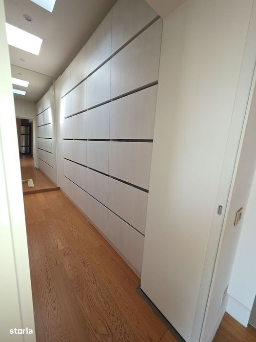 Casă de închiriat cu 6 camere în Damaroaia