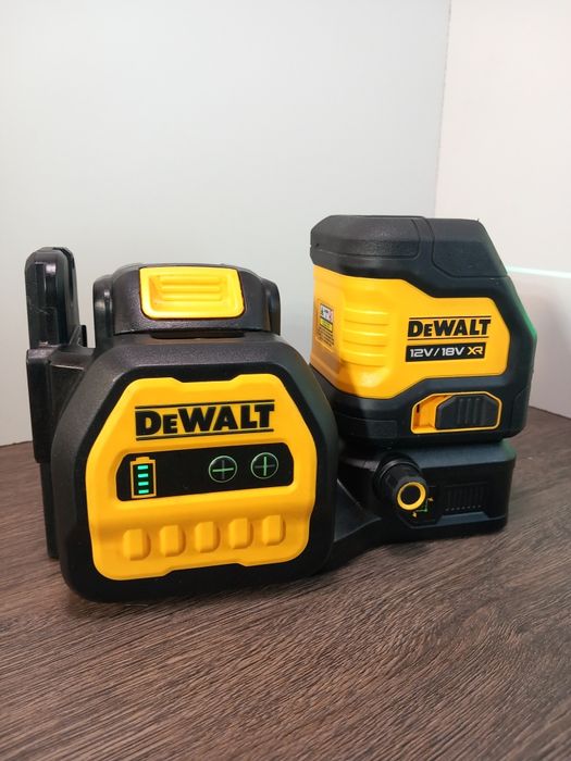 Vând nivelă Laser Dewalt DCE088G18