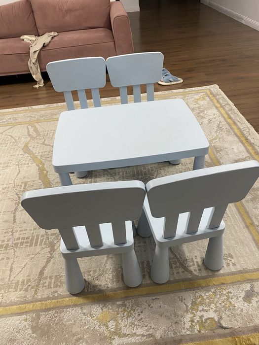 Детский стол и стулья в отличном состоянии