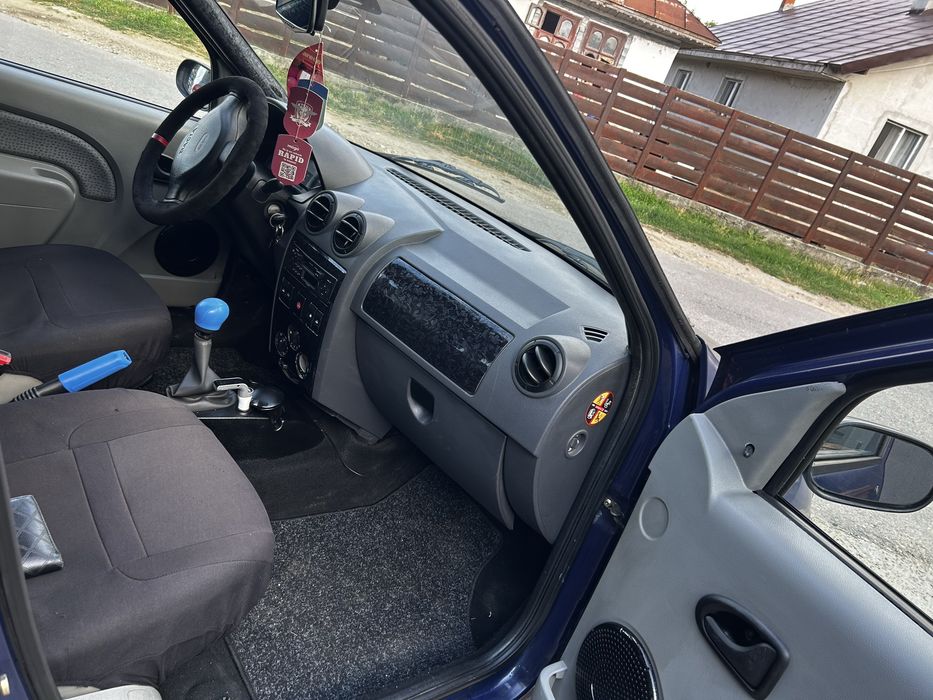 Vând Dacia Logan an fabricație 2005 motor 1 4MPI.Schimb!