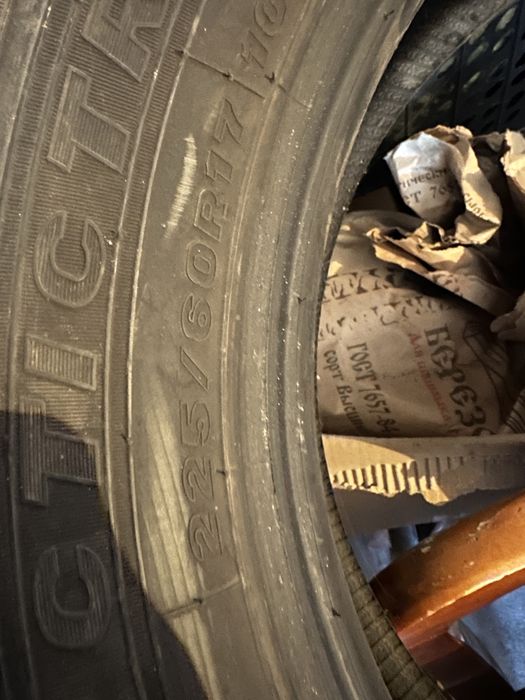 Продам шипованный  покрышки