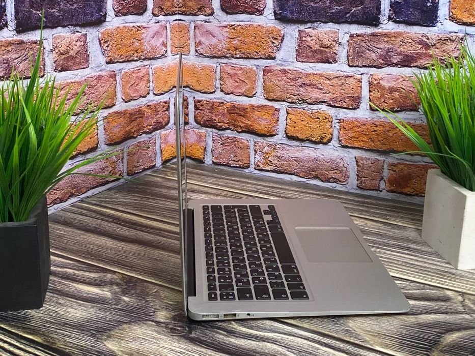 MacBook Air 13 (2017)