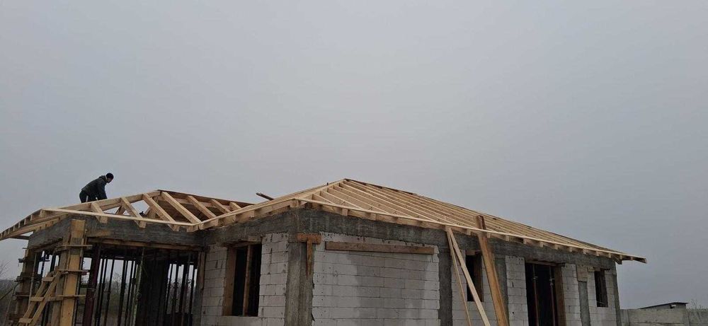 Constructii case la rosu si la cheie, începând de la 90 Euro