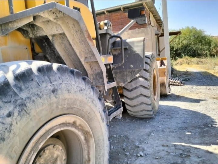Продам 3-х кубовый фронтальный погрузчик