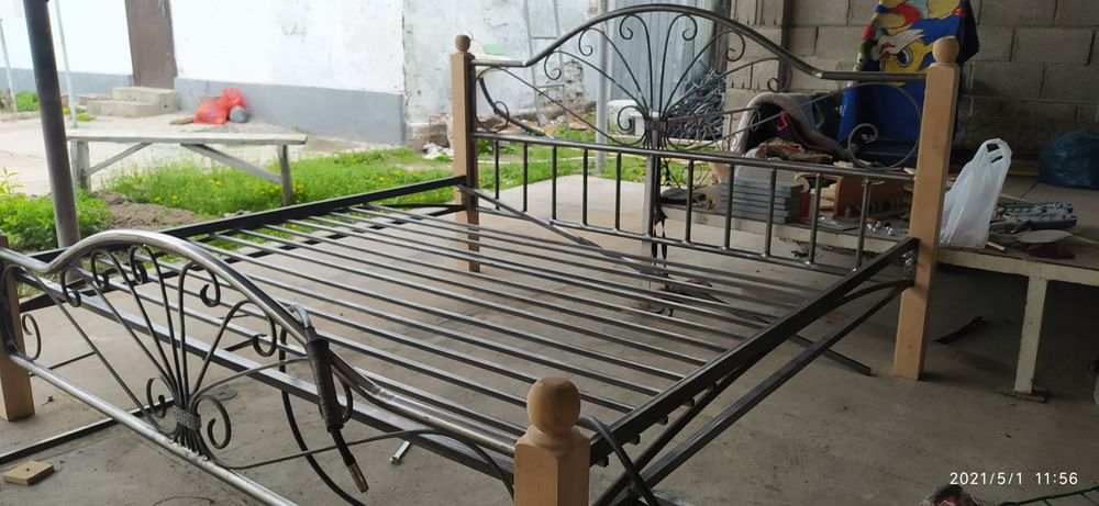 Кровать кованная