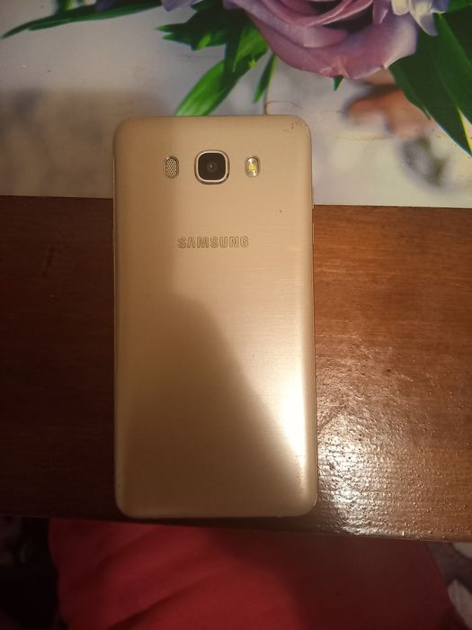 Vând Samsung Galaxy J7 2016,16+3 GB,conexiune 4g și 4g+