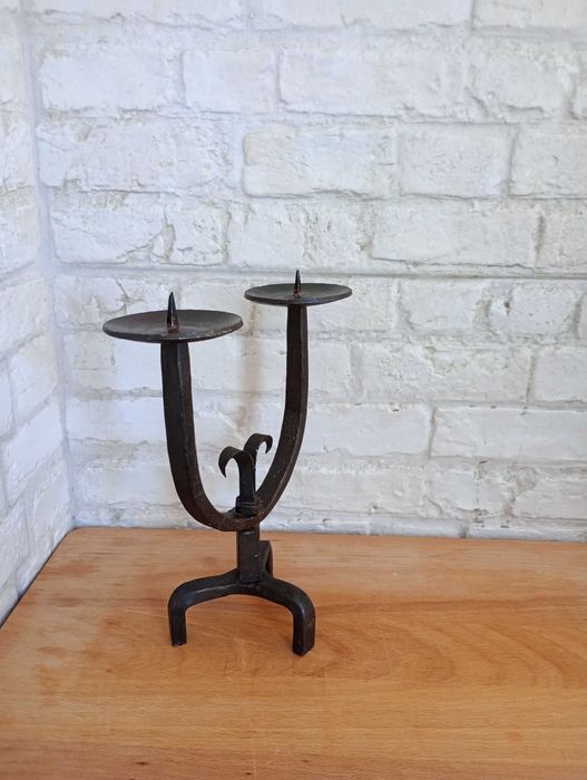 Стар свещник от ковано желязо