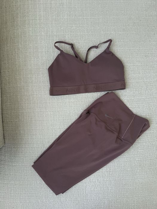 Спортни бюстиета и клинове,  Nike