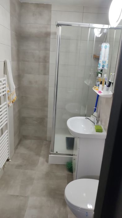 Închiriez garsoniera