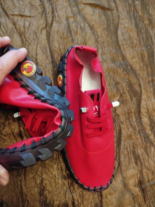 Червени обувки за пролет/есен