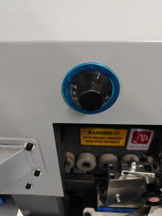 станок кромкооблицовочный.полуавтомат