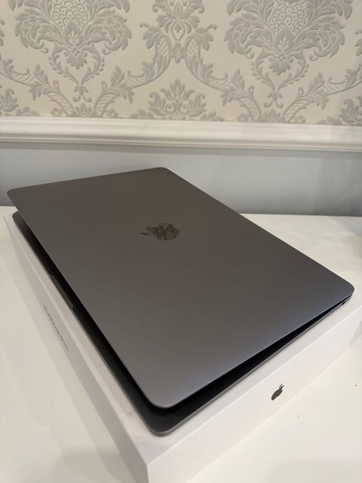 MacBook Pro 13 2019