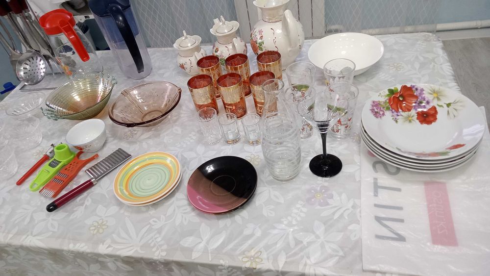 Посуда утварь тарелки