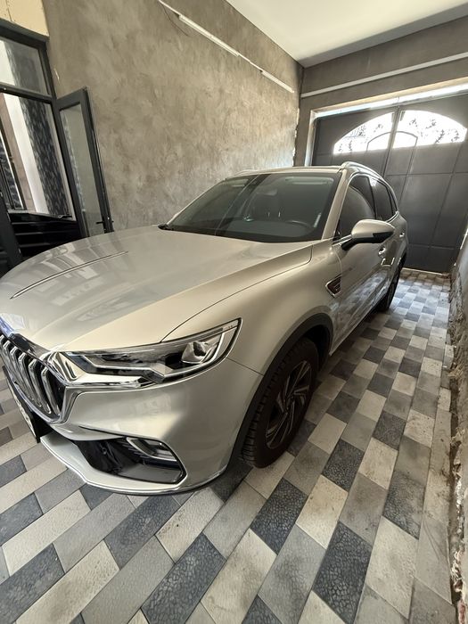 Продам машину hongqi hs 5
