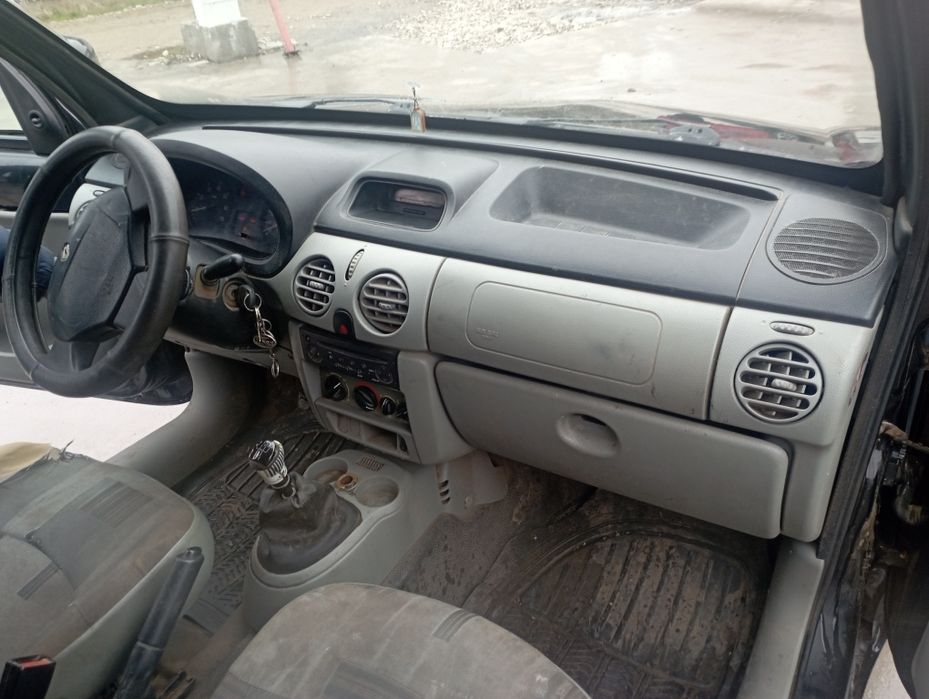 Vând schimb autoutilitara