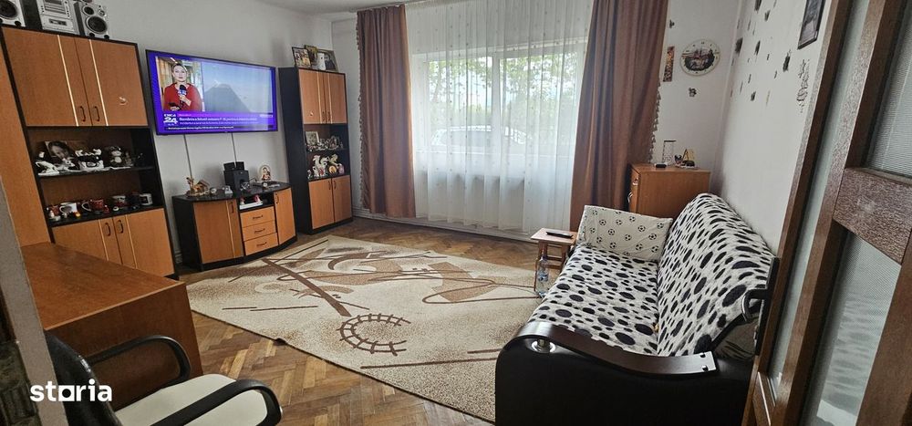 Apartament de vanzare cu 3 camere in casa zona Bartolomeu Nord