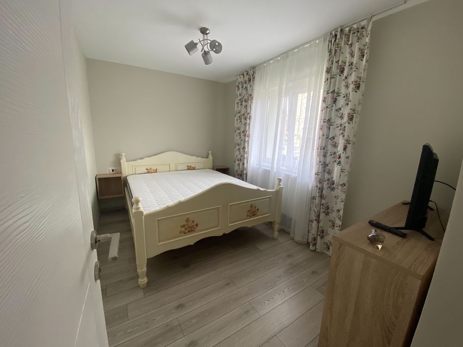 Inchiriez apartament cu 3 camere
