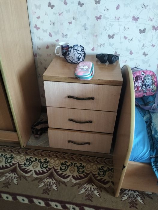 Продам мебель шифонер2..стол.кравать2 шт .