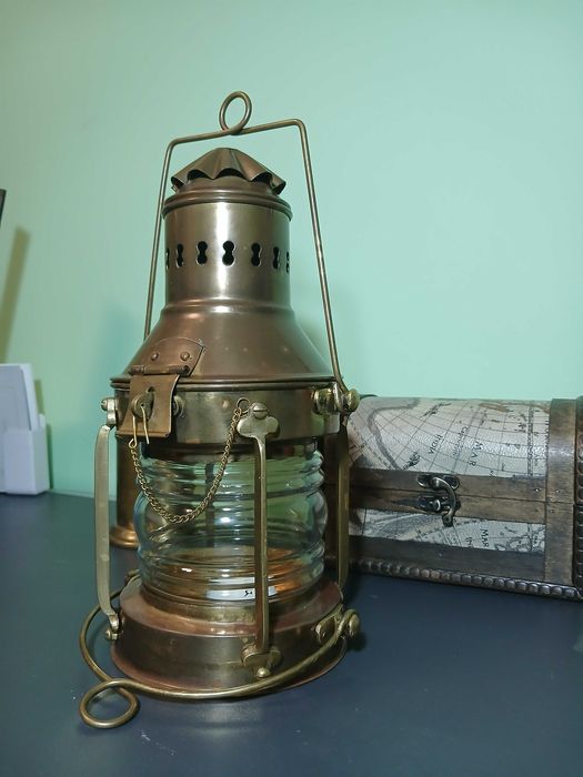 Стар корабен фенер на свещ