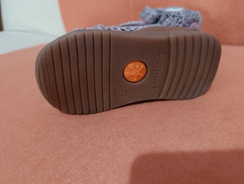 Vand papuci biomecanics imblanite