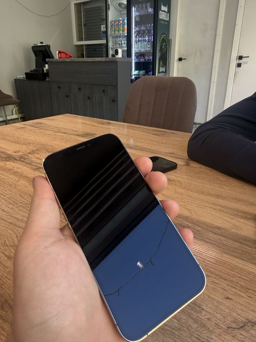 Срочно продам айфон Iphone 12 pro