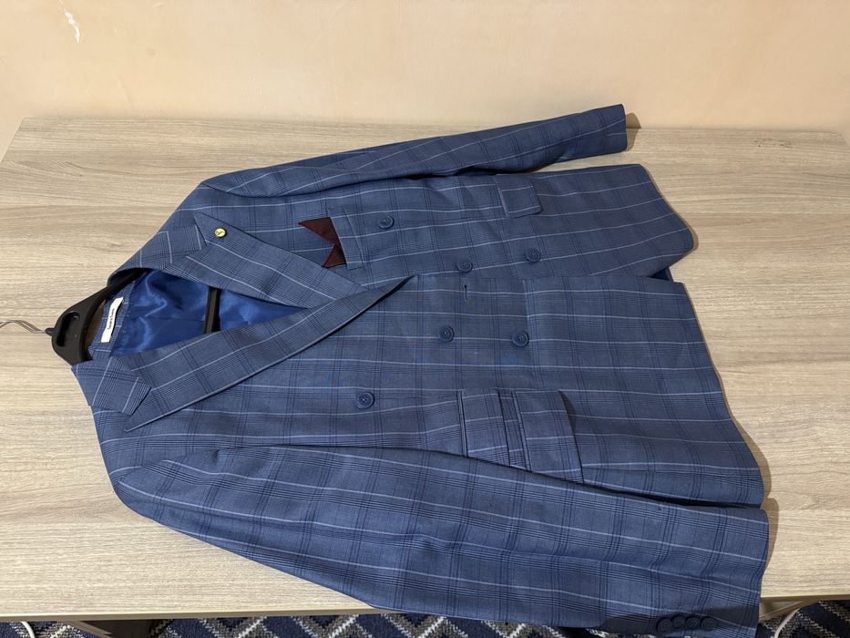 Костюм итальянский Sandro Tuoni s 46