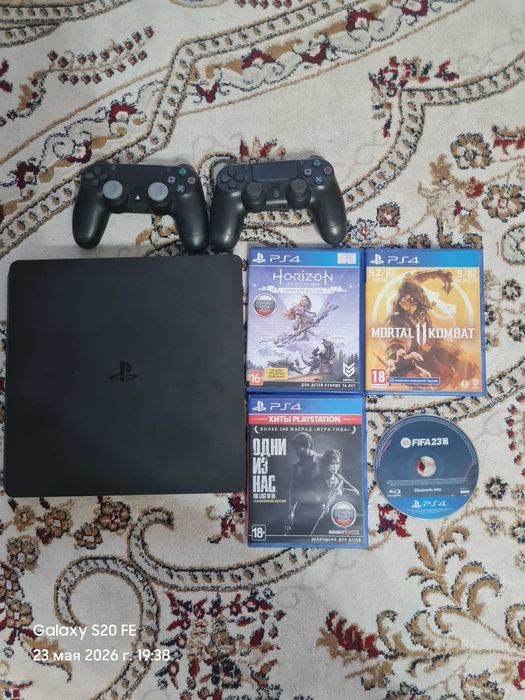 Playstation 4 slim