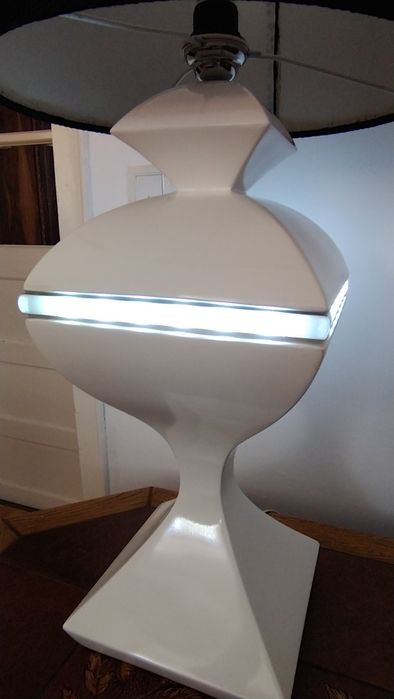 Lampa de salon smart RGBCCT alb - negru.