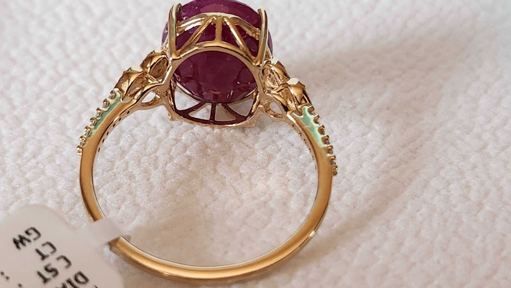 Inel cu rubin natural 5.89ct și diamante–Aur galben 14K–Certificat IGI