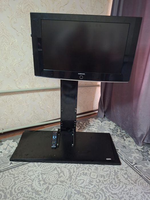 Телевизор с подставкой