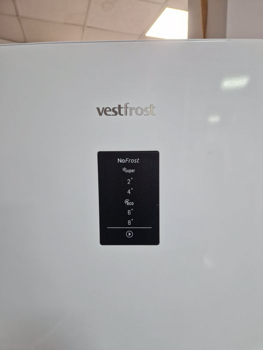 Хладилник с фризер Vestfros A++ No Frost