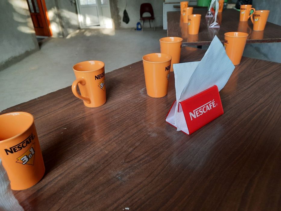 Столы стойка для минутни обеда ,400000 сум