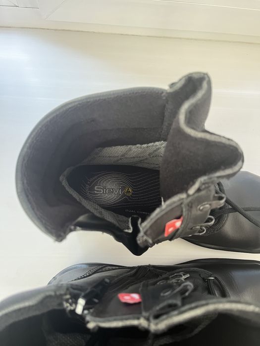 Армейские ботинки, спецобувь.