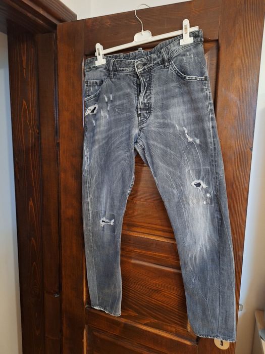 Blugi Dsquared 2, stare foarte buna,ca noi,marimea 48!