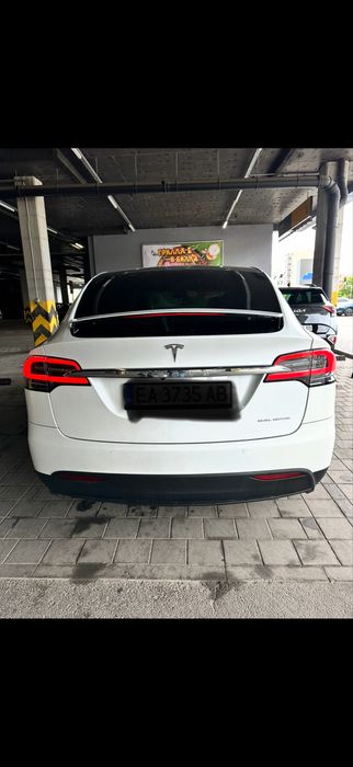 Tesla model X Raven