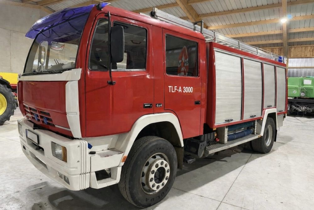 Mașina de pompieri 3000 L,  Steyr 4x4, echipată si înmatriculată